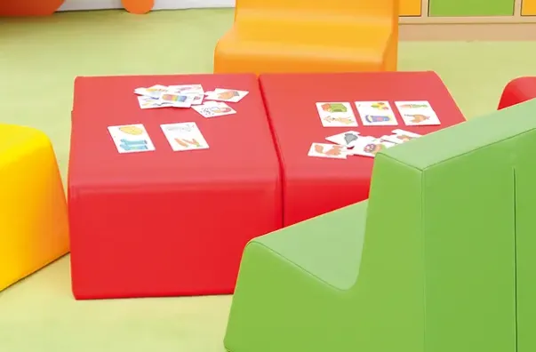 Barnebord lite rødt