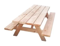 Bord/benk for voksne + rullestolplass