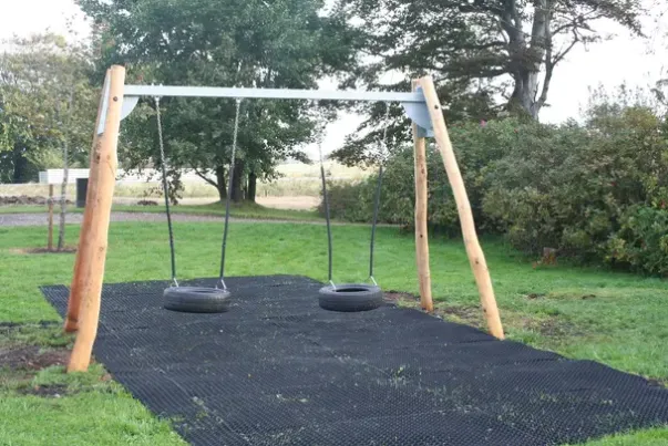 Core robinia huske med ståloverligger