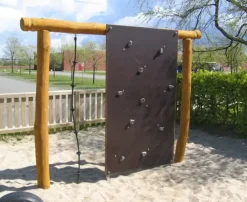 Core robiniastativ m/klatrevegg og tau