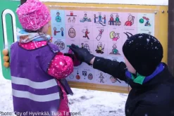 Finno Kommunikasjons-sted med tavle