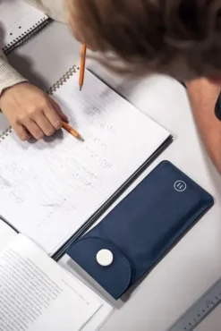 Mobilhotell med 30 låsbare mobiltrekk