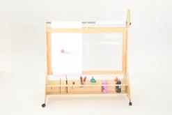 Mobilt staffeli med plexiglass