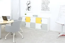 Quadro liten dør til yttervegg beige