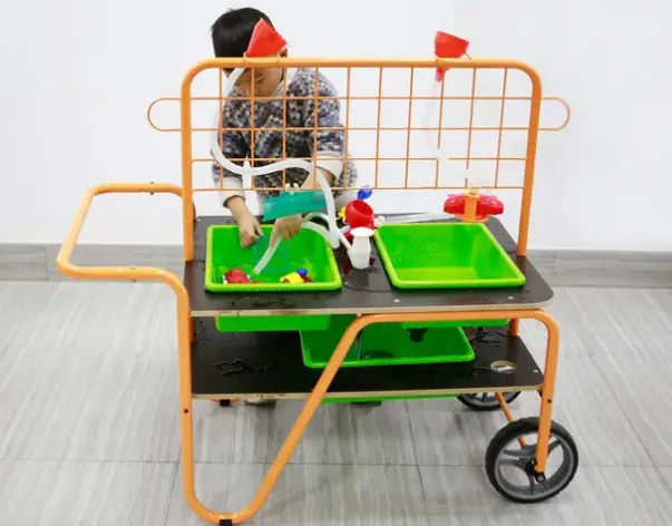 Sand- og vannbord mobilt