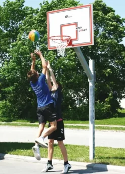 Street basketballstativ med dunkekurv