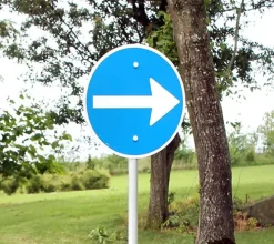 Trafikkskilt kjøreretning høyre