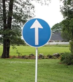 Trafikkskilt kjøretning rett fram