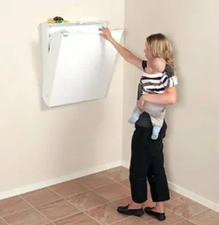 Vegghengt stellebord med madrass