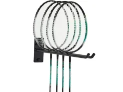Veggoppheng til badmintonracketer