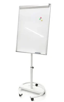 Whiteboardtavle på mobilt stativ